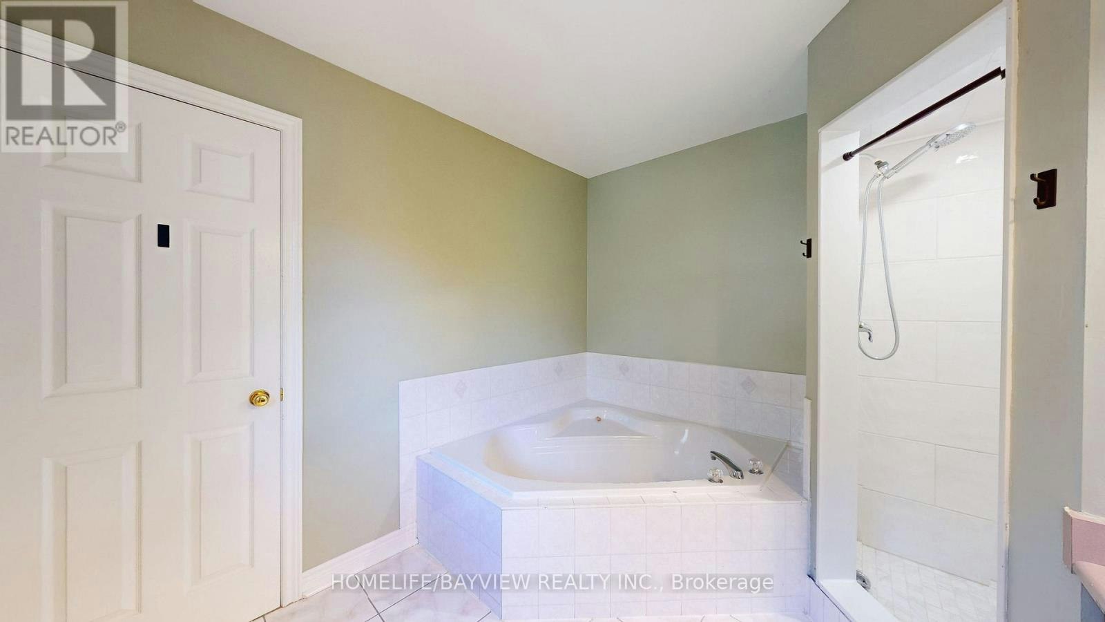 861 Surin Court, Newmarket, ON, L3Y 8R3 - 18