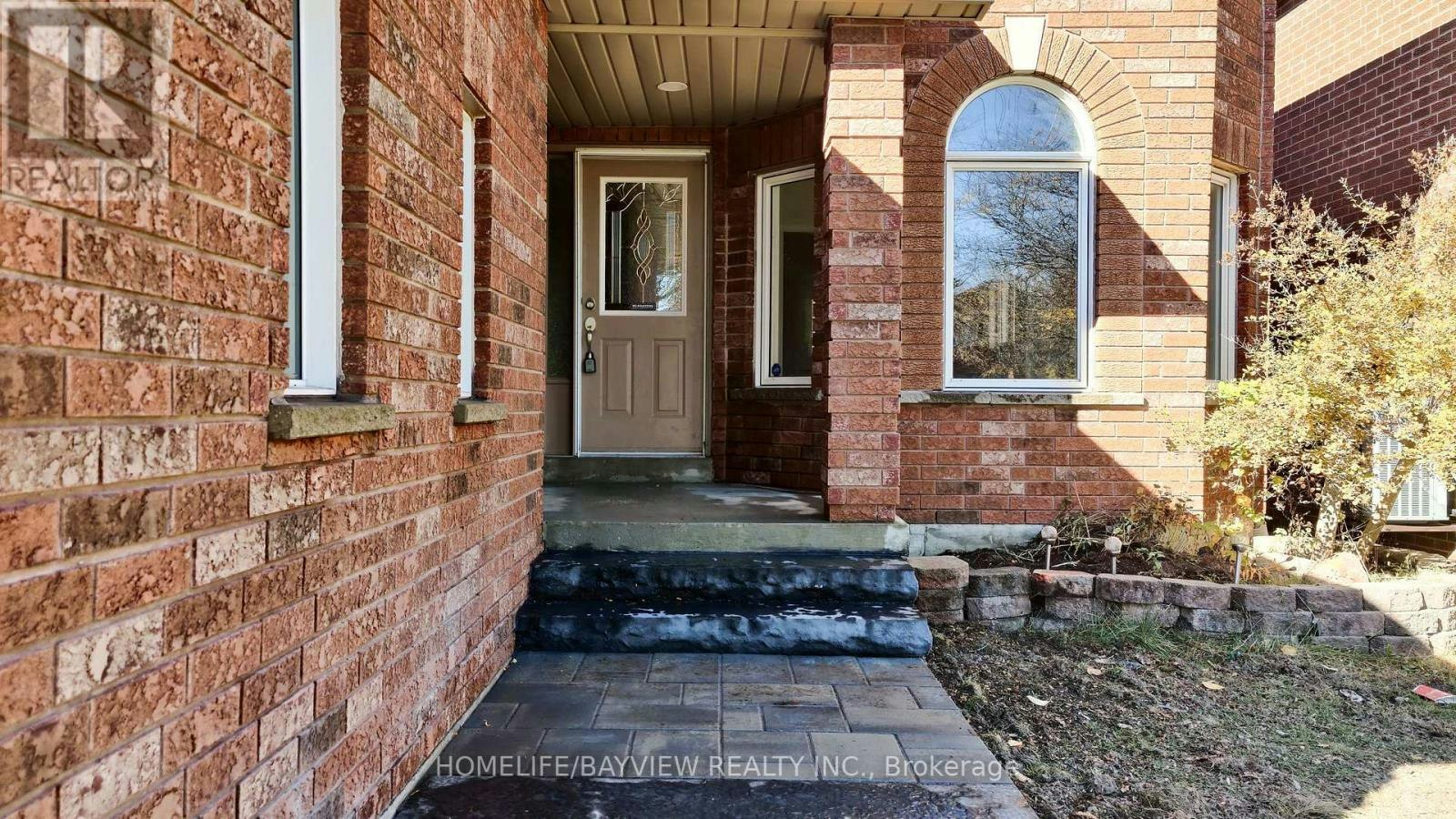 861 Surin Court, Newmarket, ON, L3Y 8R3 - 2