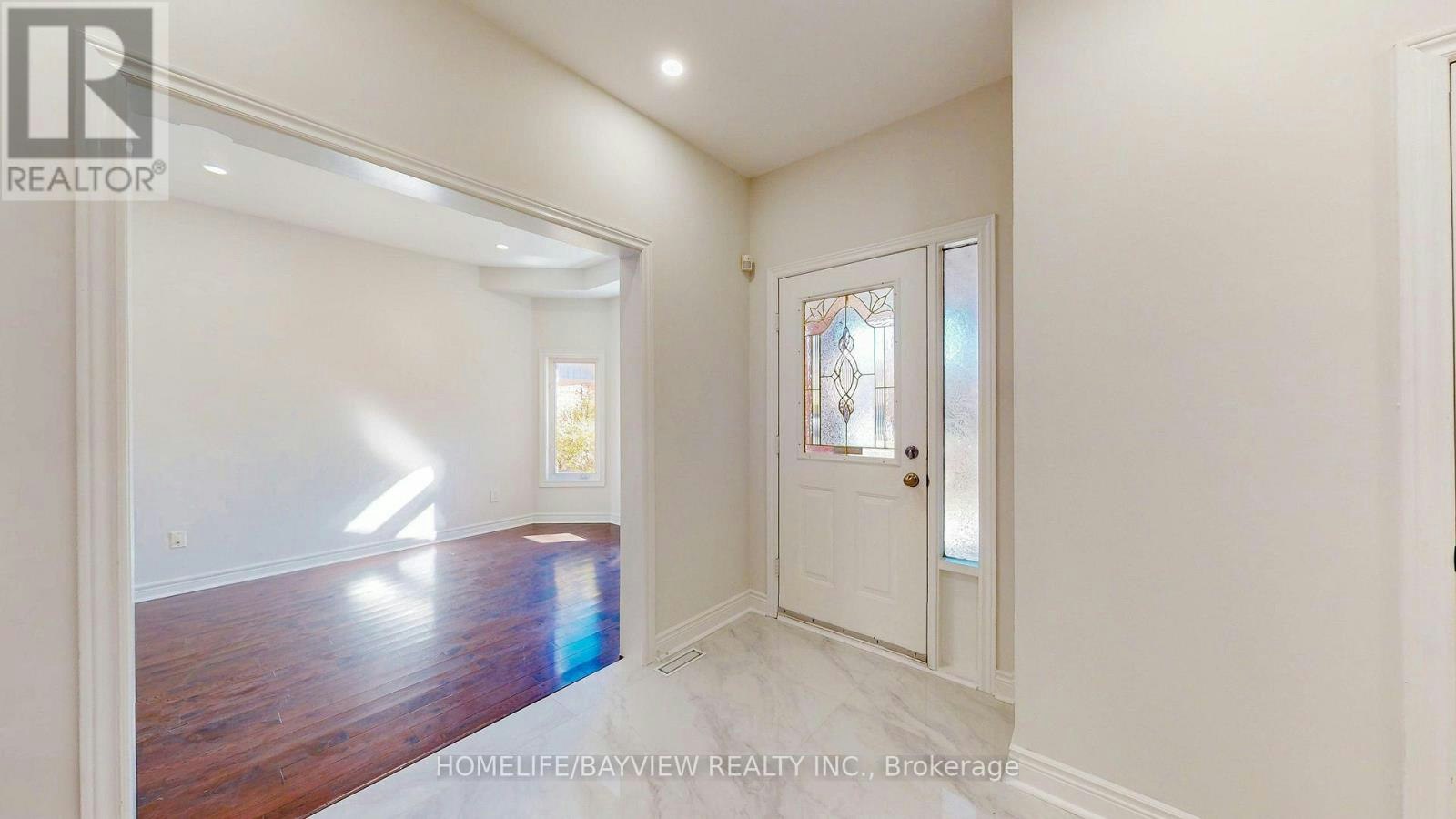 861 Surin Court, Newmarket, ON, L3Y 8R3 - 3