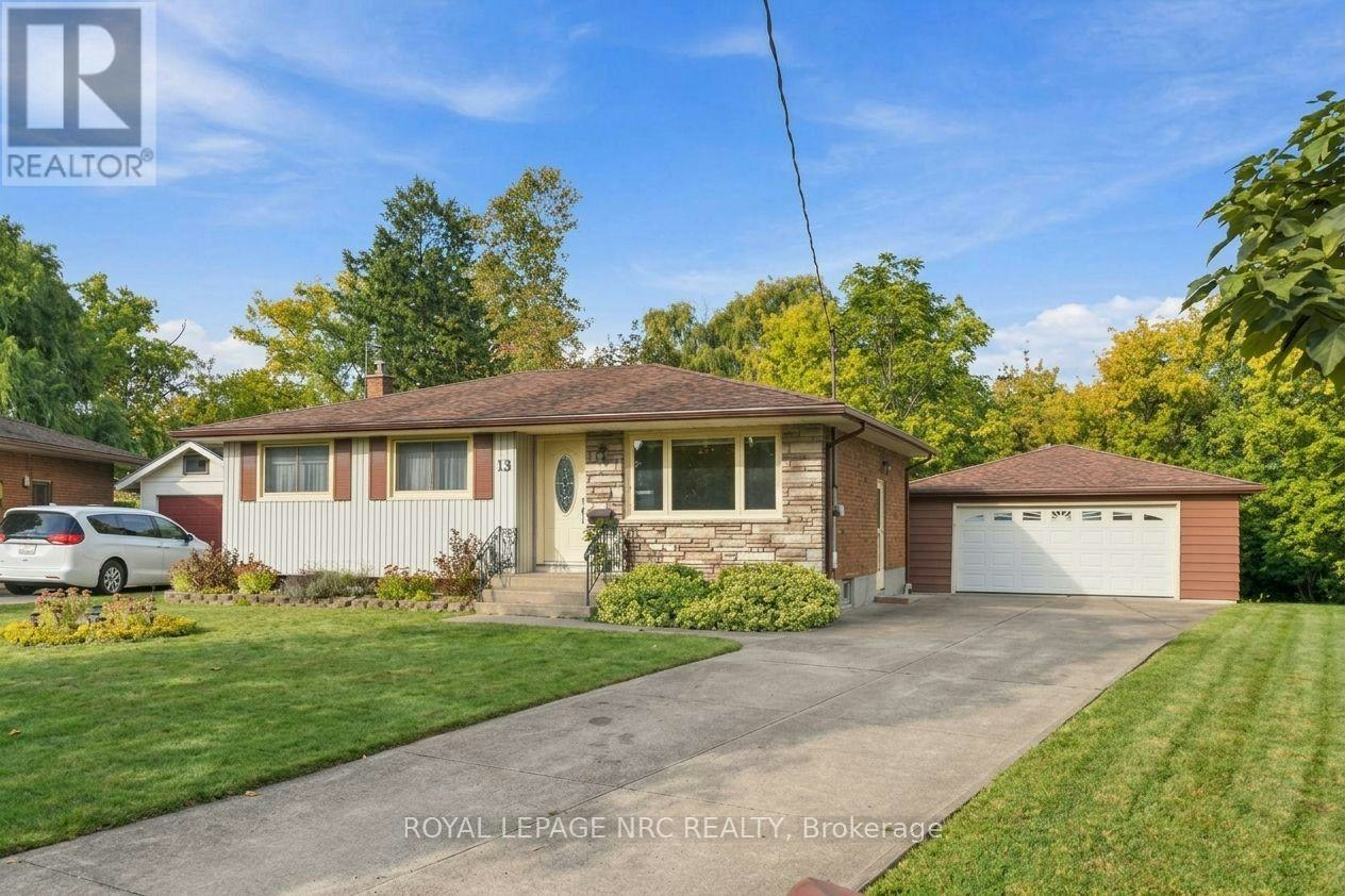 13 Hardwood Grove, St. Catharines, ON, L2P 1K3