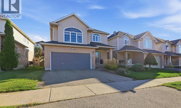 382 Mountain Laurel Crescent