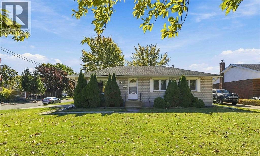 913 Wedgewood Avenue, Sarnia, ON, N7V 3E8