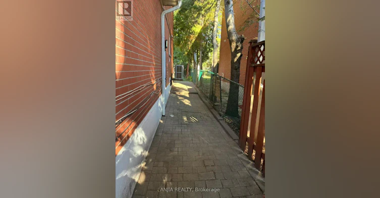 86 Santa Barbara Road, Toronto, ON, M2N 2C2 - 10