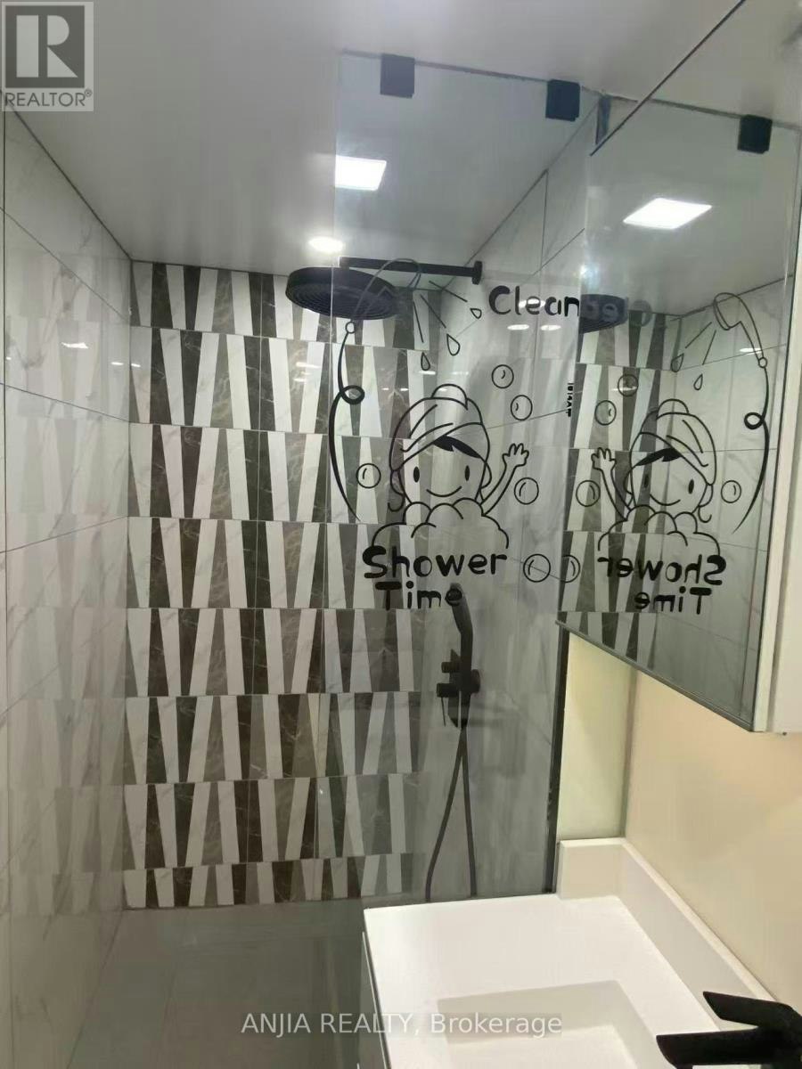 86 Santa Barbara Road, Toronto, ON, M2N 2C2 - 8