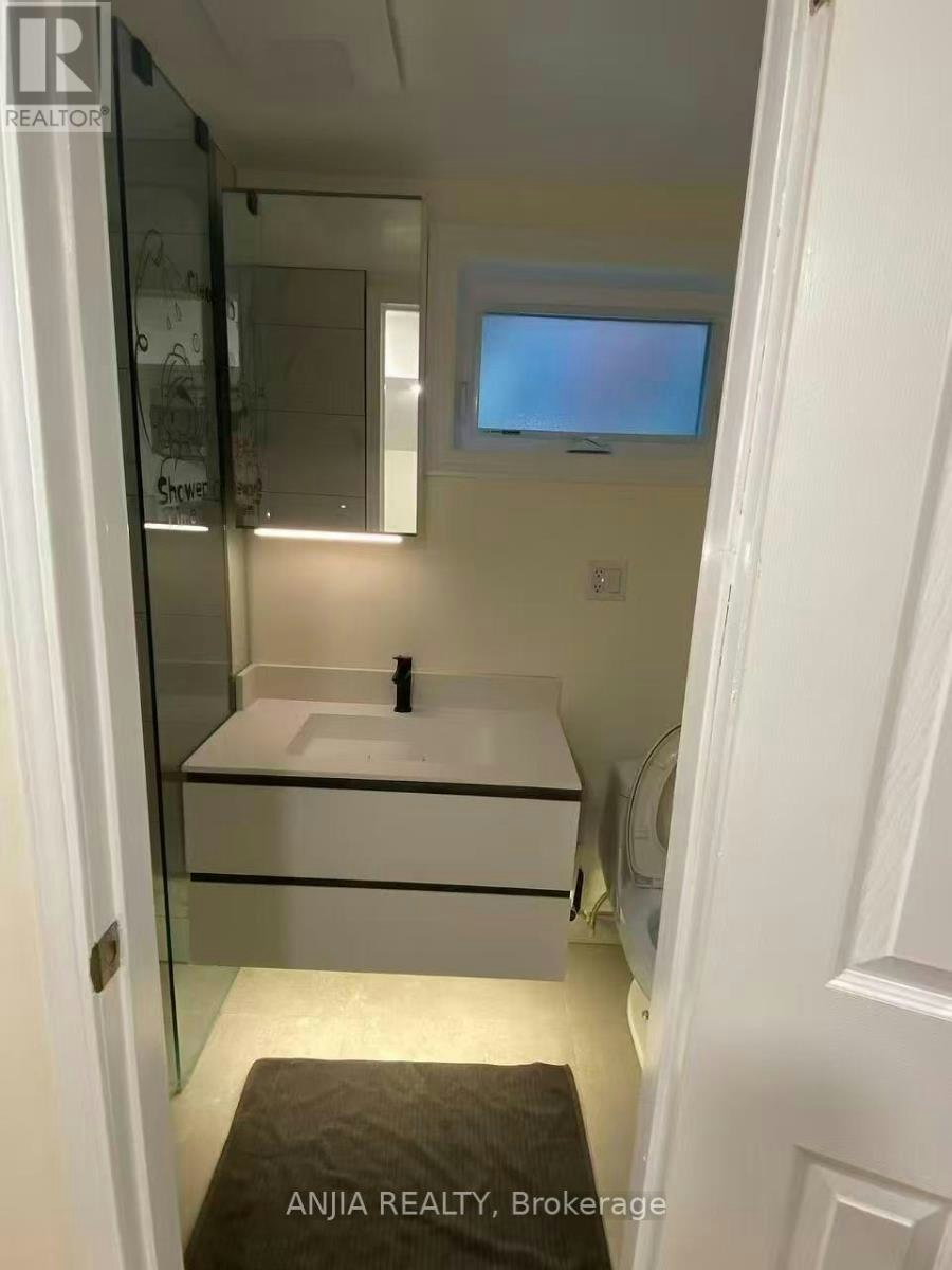 86 Santa Barbara Road, Toronto, ON, M2N 2C2 - 9