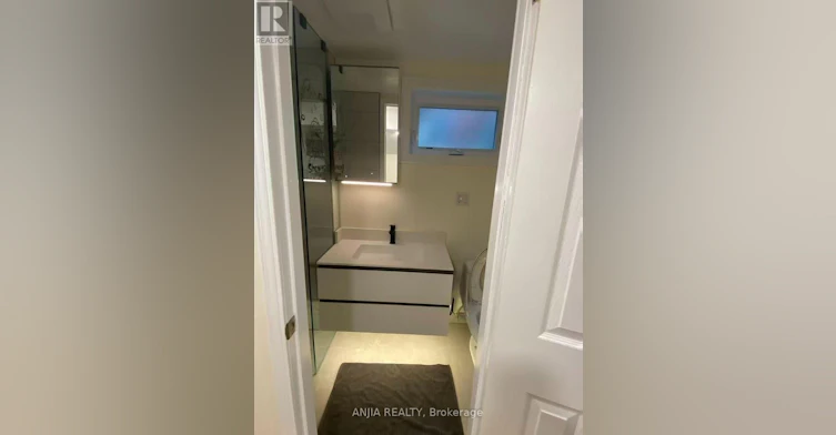 86 Santa Barbara Road, Toronto, ON, M2N 2C2 - 9