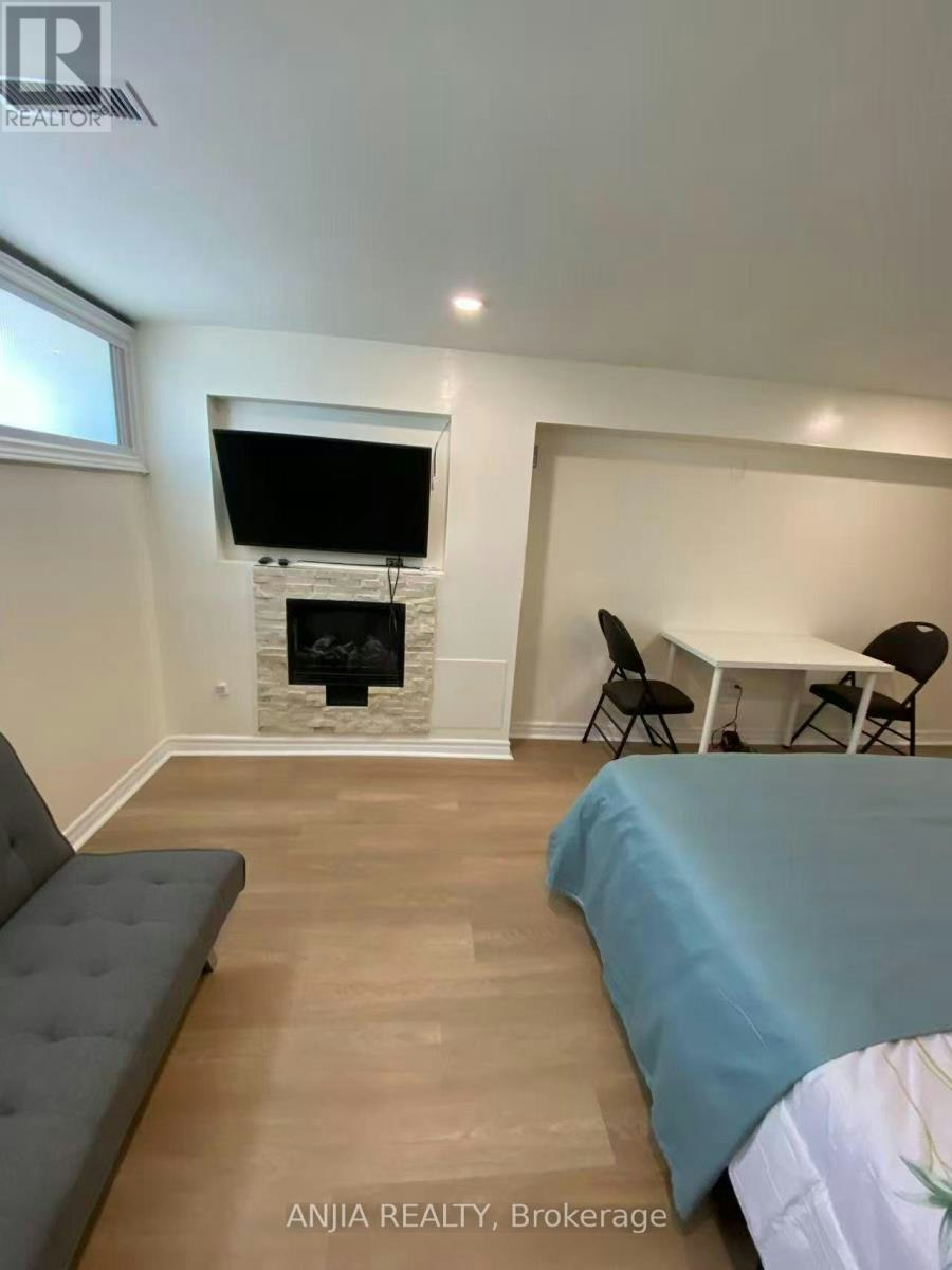 86 Santa Barbara Road, Toronto, ON, M2N 2C2 - 3