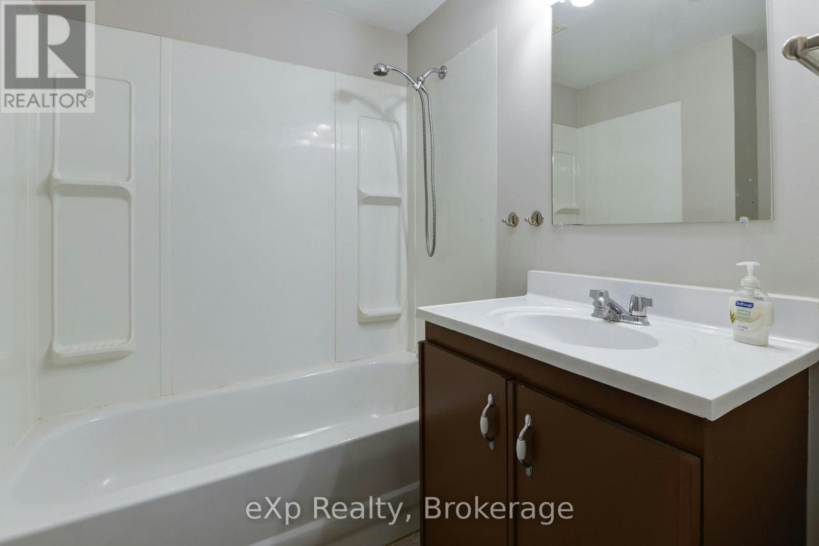 LOWER-475 Admiral Drive, London, ON, N5V 1J3 - 8