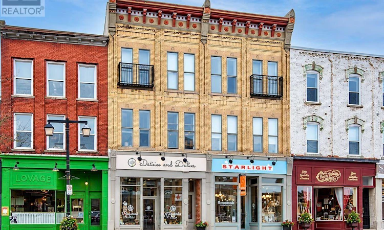 201-66 Wellington Street