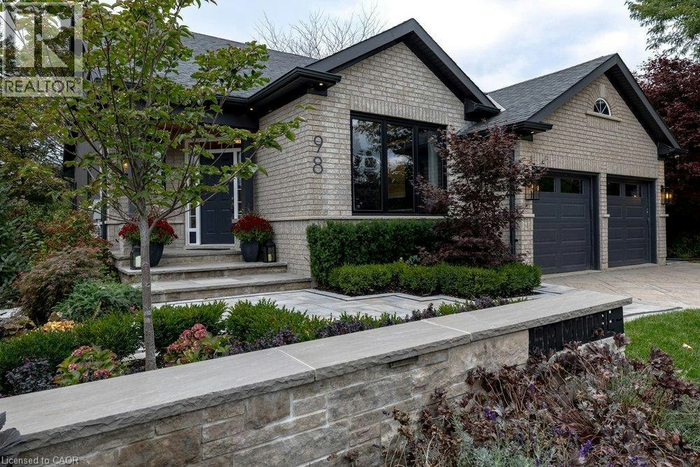 98 Moore Crescent, Hamilton, ON, L9G 4Z6