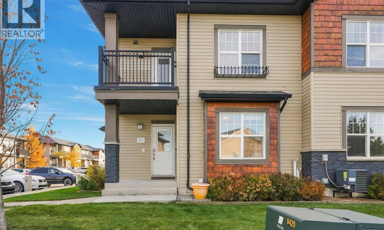 211-1015 Patrick Crescent