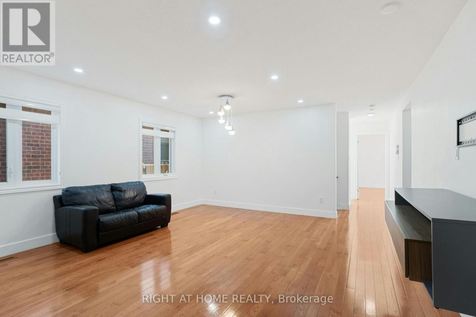 1205 Wenige Drive NORTH, London, ON, N5X 4P7 - 4