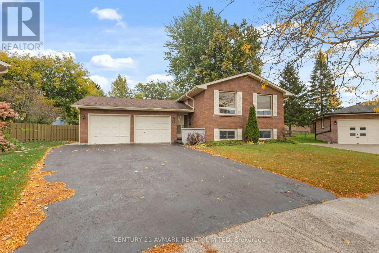 24 Huntington Circle, Welland, ON, L3C 6J4