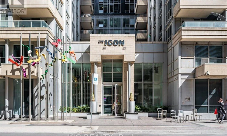 1727-250 Wellington Street W