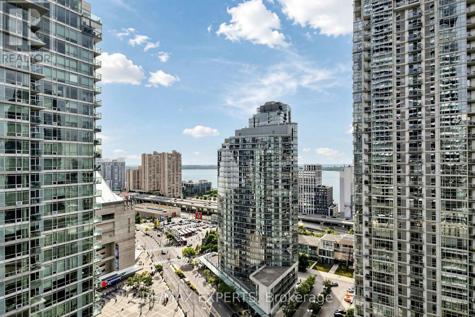 2208-1 Concord Way, Toronto, ON, M5V 0X3 - 21