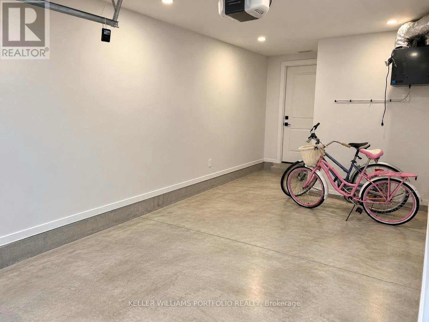 LANEWAY House 71a Chisholm Avenue, Toronto, ON, M4C 4V1 - 14