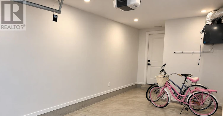 LANEWAY House 71a Chisholm Avenue, Toronto, ON, M4C 4V1 - 14