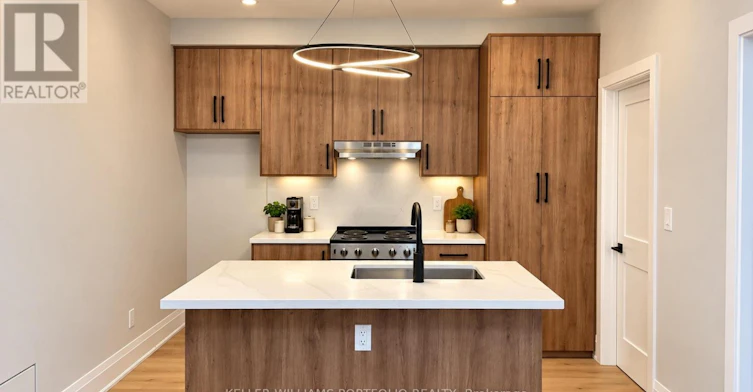 LANEWAY House 71a Chisholm Avenue, Toronto, ON, M4C 4V1 - 8