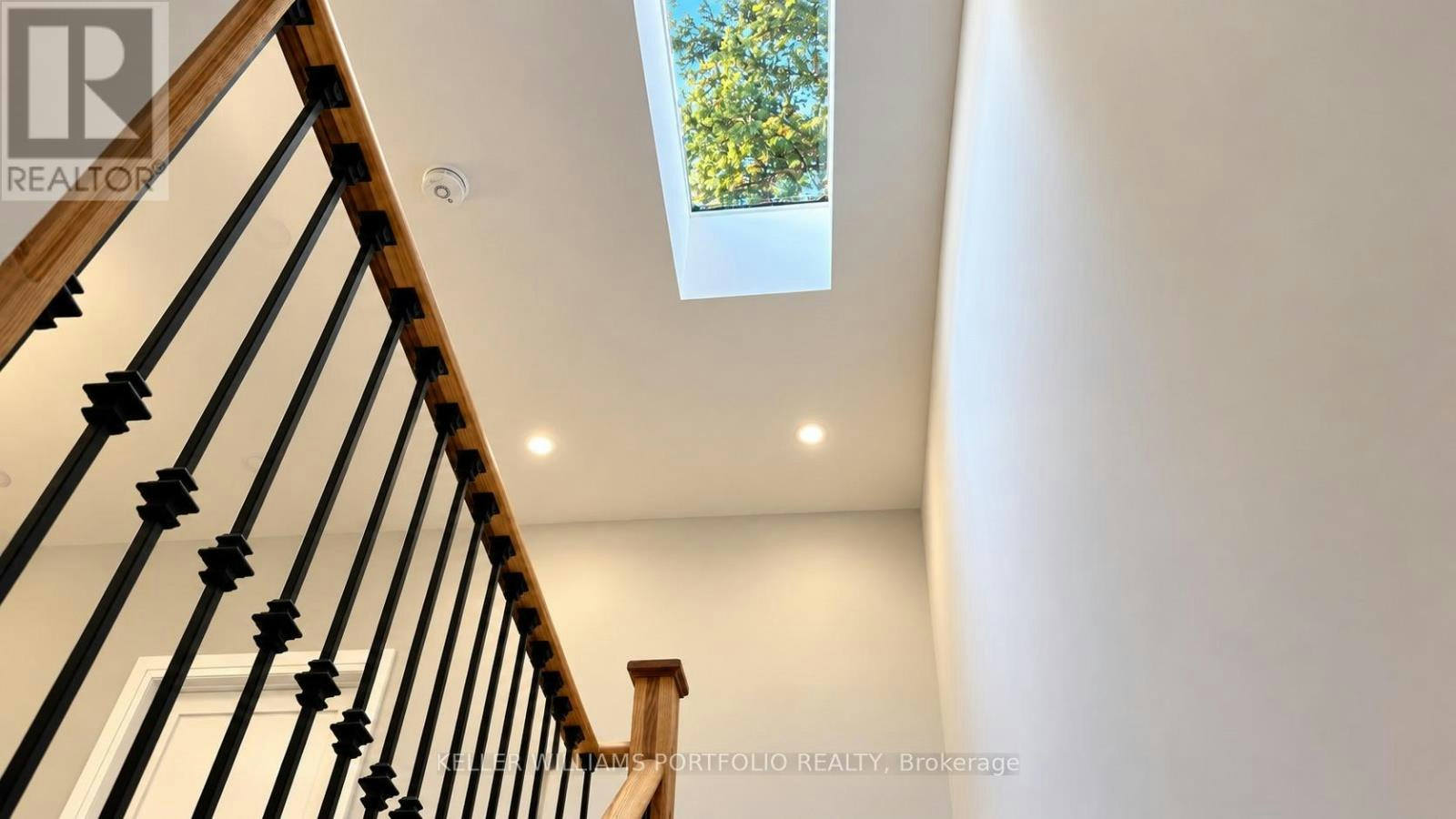 LANEWAY House 71a Chisholm Avenue, Toronto, ON, M4C 4V1 - 4