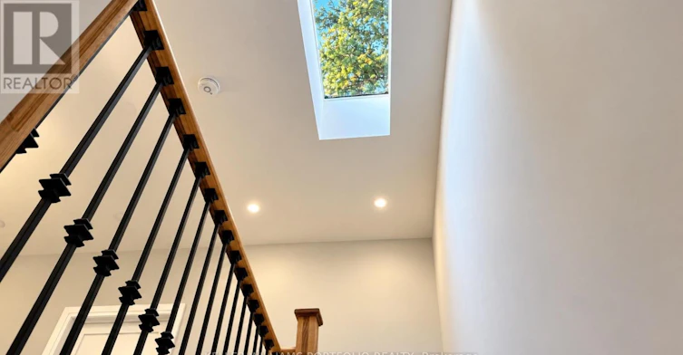 LANEWAY House 71a Chisholm Avenue, Toronto, ON, M4C 4V1 - 4