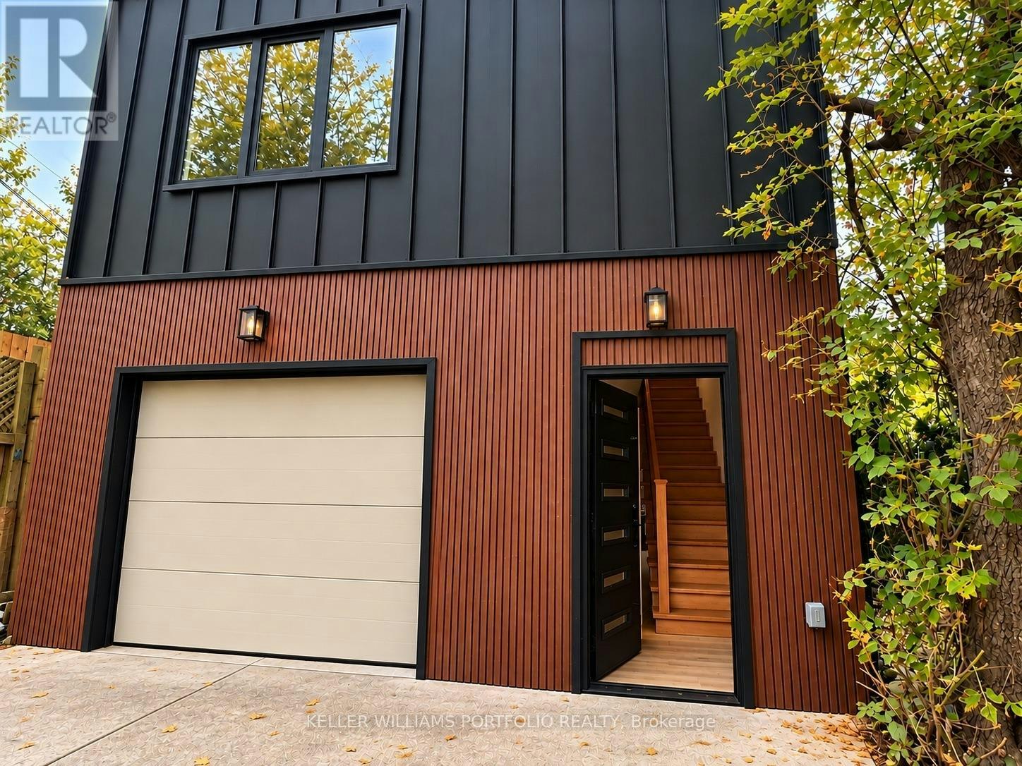 LANEWAY House 71a Chisholm Avenue, Toronto, ON, M4C 4V1 - 2