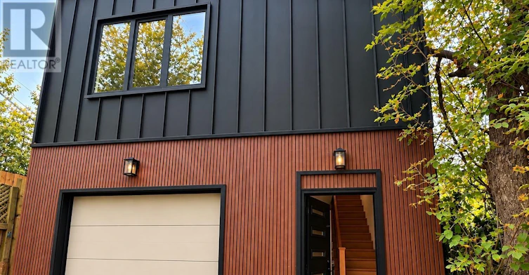 LANEWAY House 71a Chisholm Avenue, Toronto, ON, M4C 4V1 - 2