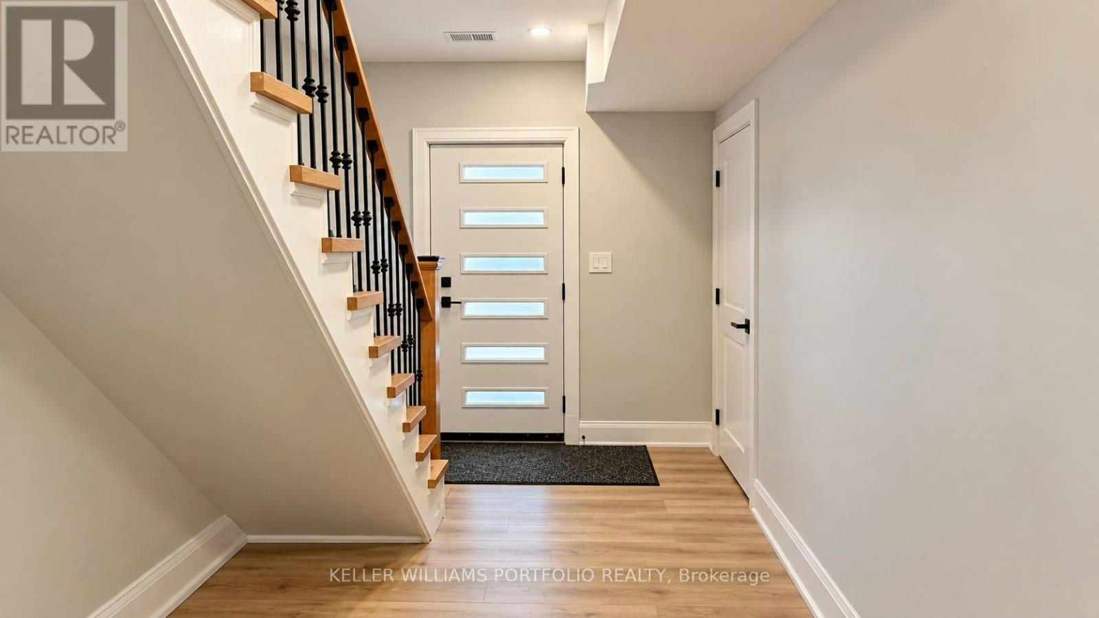 LANEWAY House 71a Chisholm Avenue, Toronto, ON, M4C 4V1 - 5