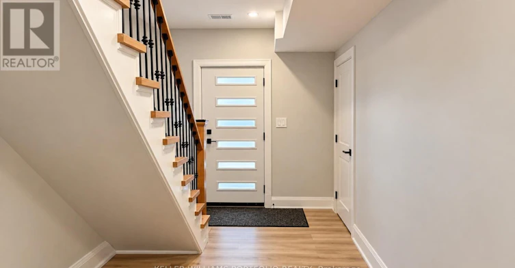 LANEWAY House 71a Chisholm Avenue, Toronto, ON, M4C 4V1 - 5