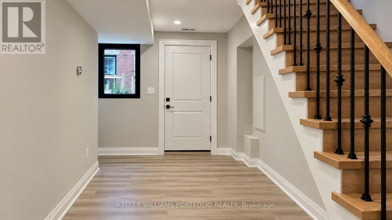 LANEWAY House 71a Chisholm Avenue, Toronto, ON, M4C 4V1 - 3