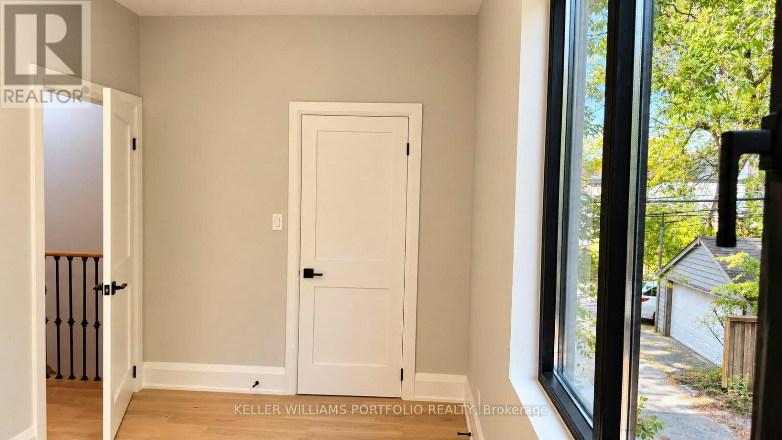 LANEWAY House 71a Chisholm Avenue, Toronto, ON, M4C 4V1 - 11