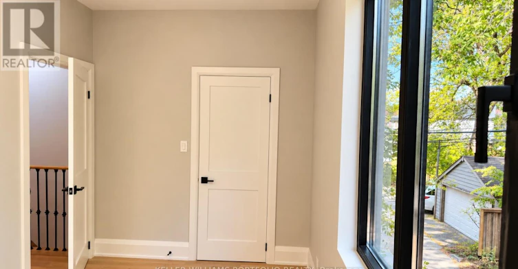 LANEWAY House 71a Chisholm Avenue, Toronto, ON, M4C 4V1 - 11