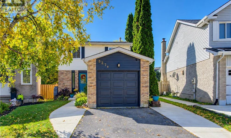 527B Rosemeadow Crescent