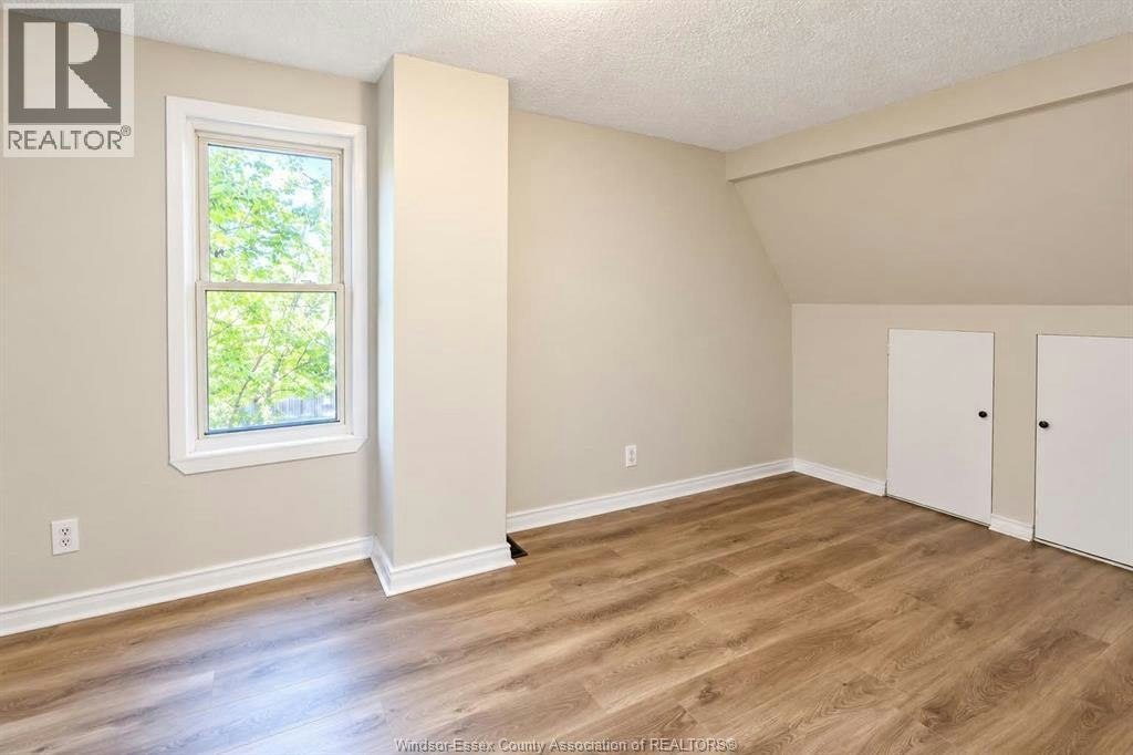359 Mcewan Avenue, Windsor, ON, N9B 2E5 - 4