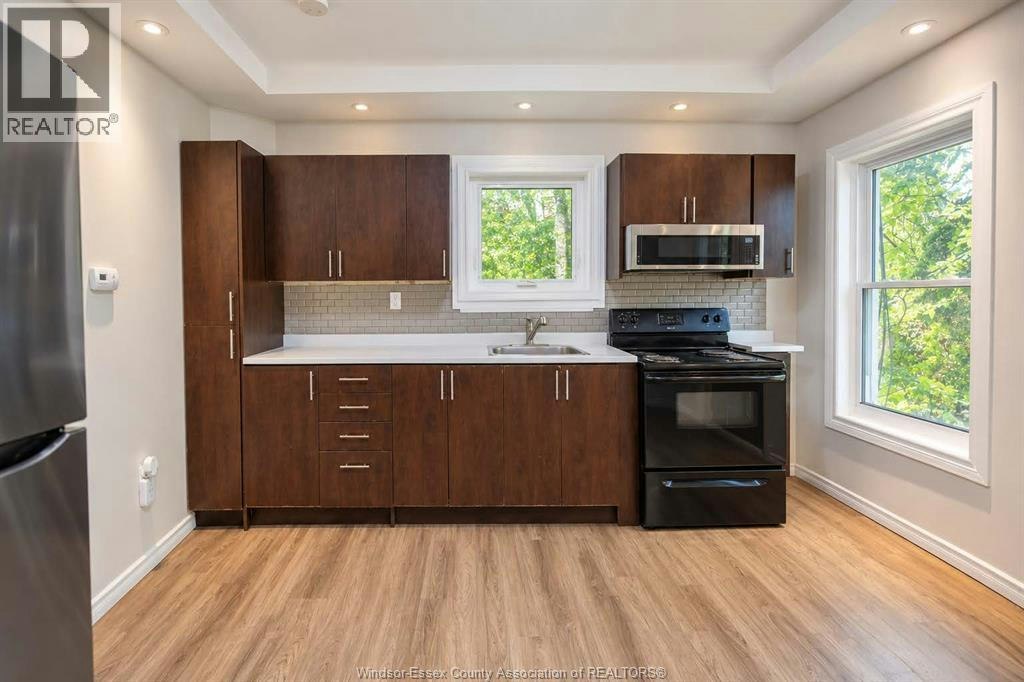 359 Mcewan Avenue, Windsor, ON, N9B 2E5 - 3