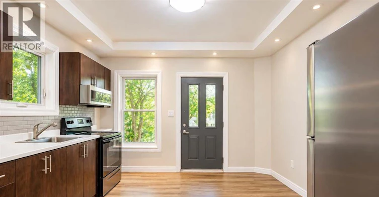 359 Mcewan Avenue, Windsor, ON, N9B 2E5 - 2