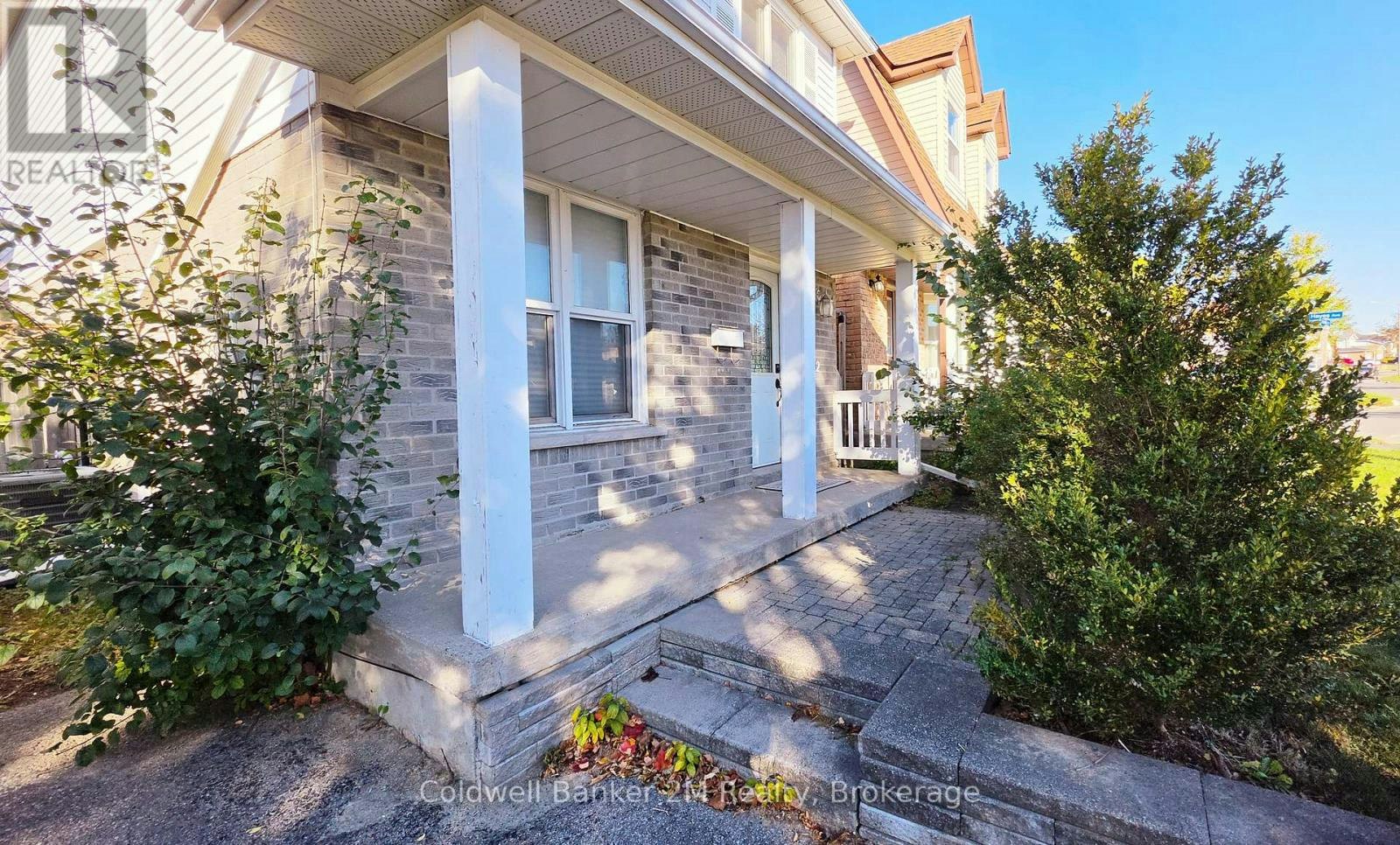 852 Attersley Drive, Oshawa, ON, L1K 1T9 - 2