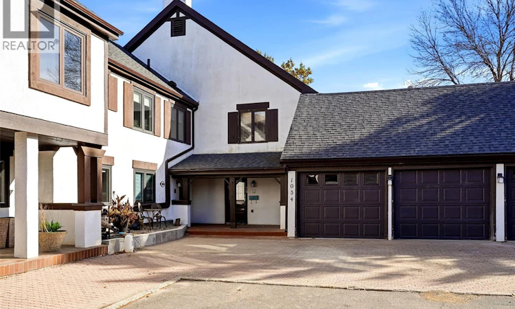 1034 Gryphons Walk
