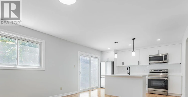 MAIN-71 Misty Meadow Drive, Vaughan, ON, L4L 3X1 - 2