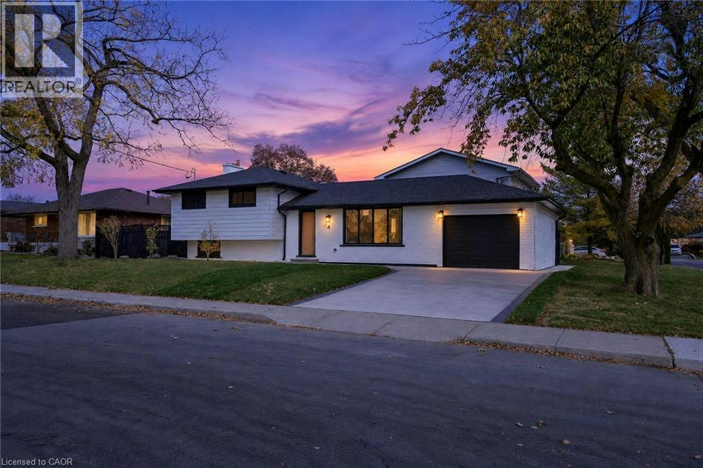 4 Bermuda Court, Hamilton, ON, L9C 2J8