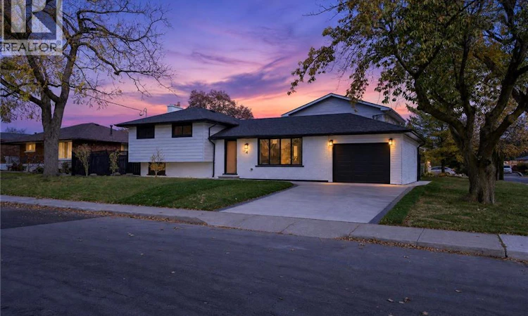 4 Bermuda Court