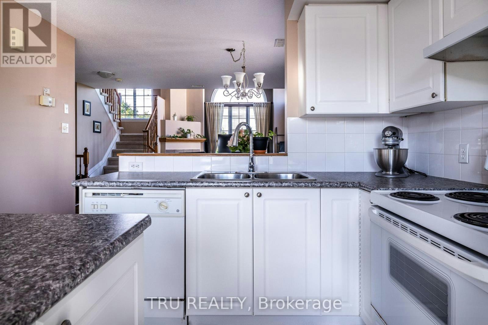 1707 Blohm Drive, Ottawa, ON, K1G 6N6 - 9