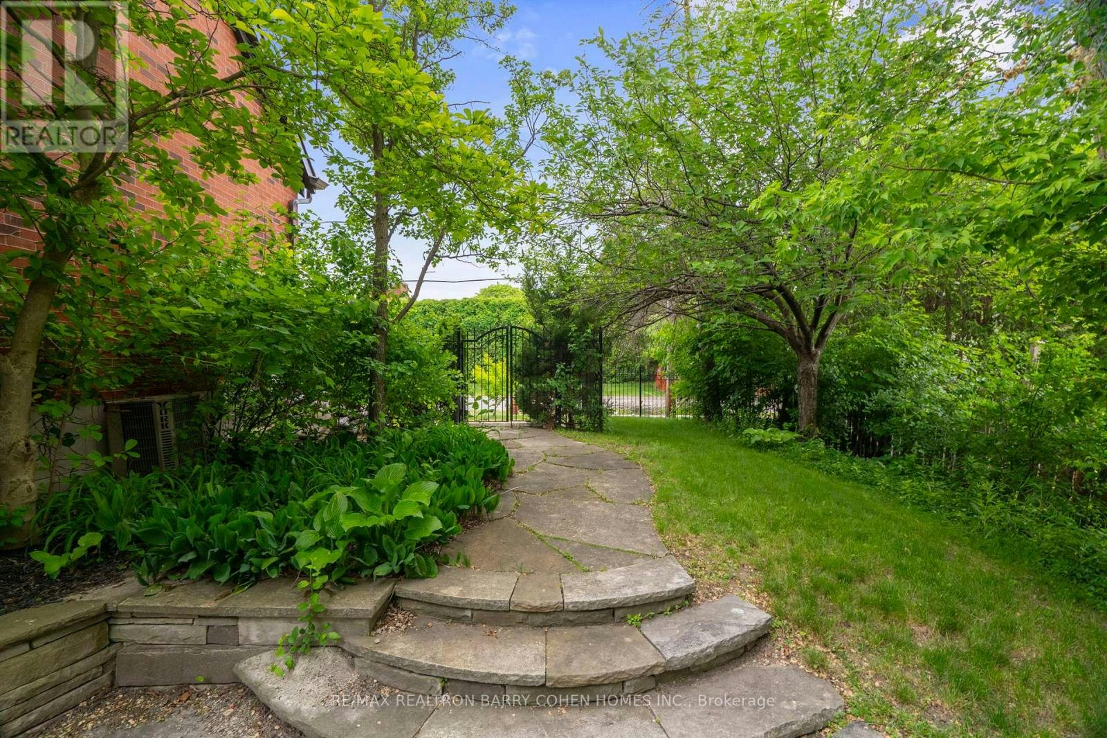 40 Old Colony Road, Toronto, ON, M2L 2K1 - 39