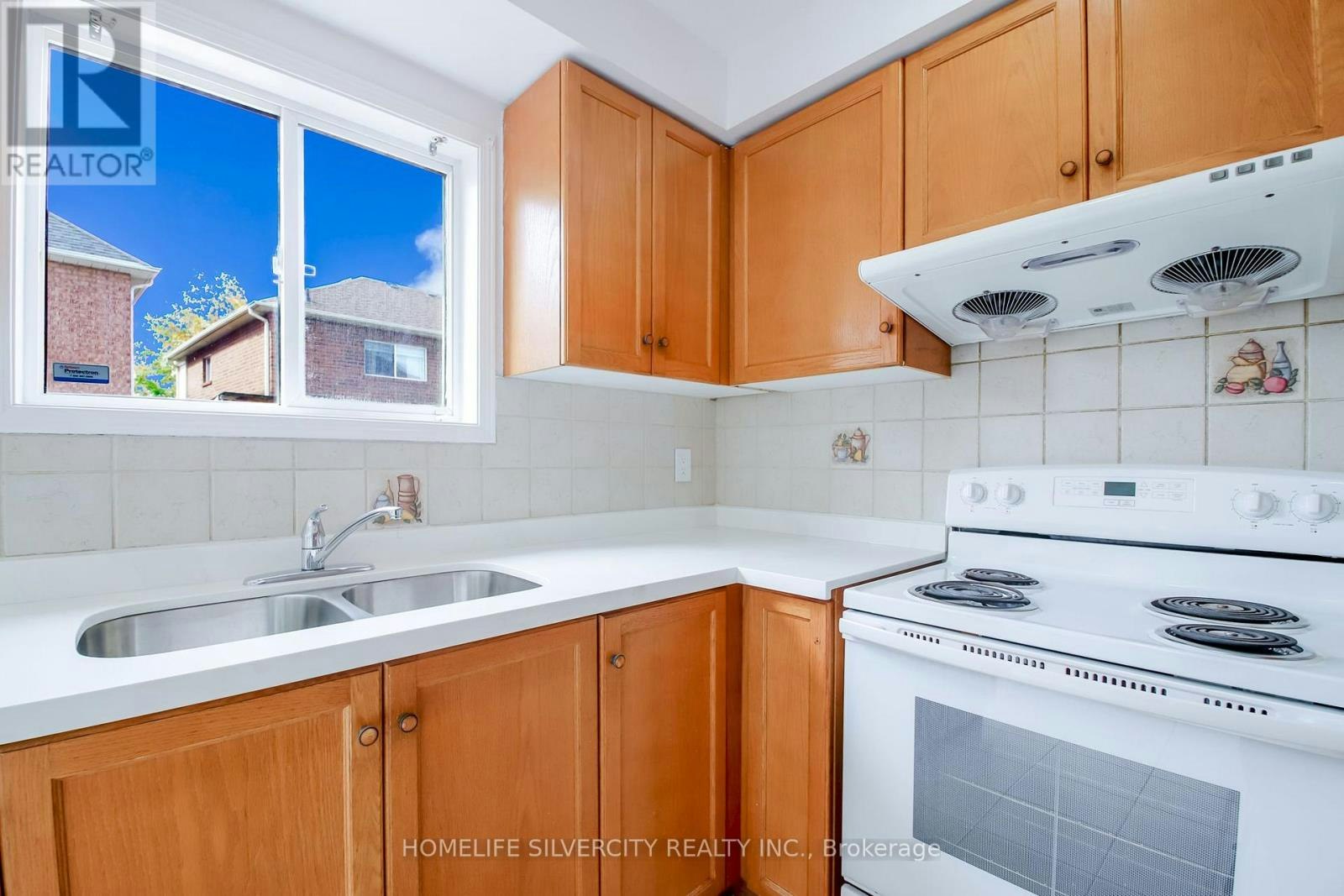 22 Meadow Glade Road, Brampton, ON, L6R 1Z7 - 14