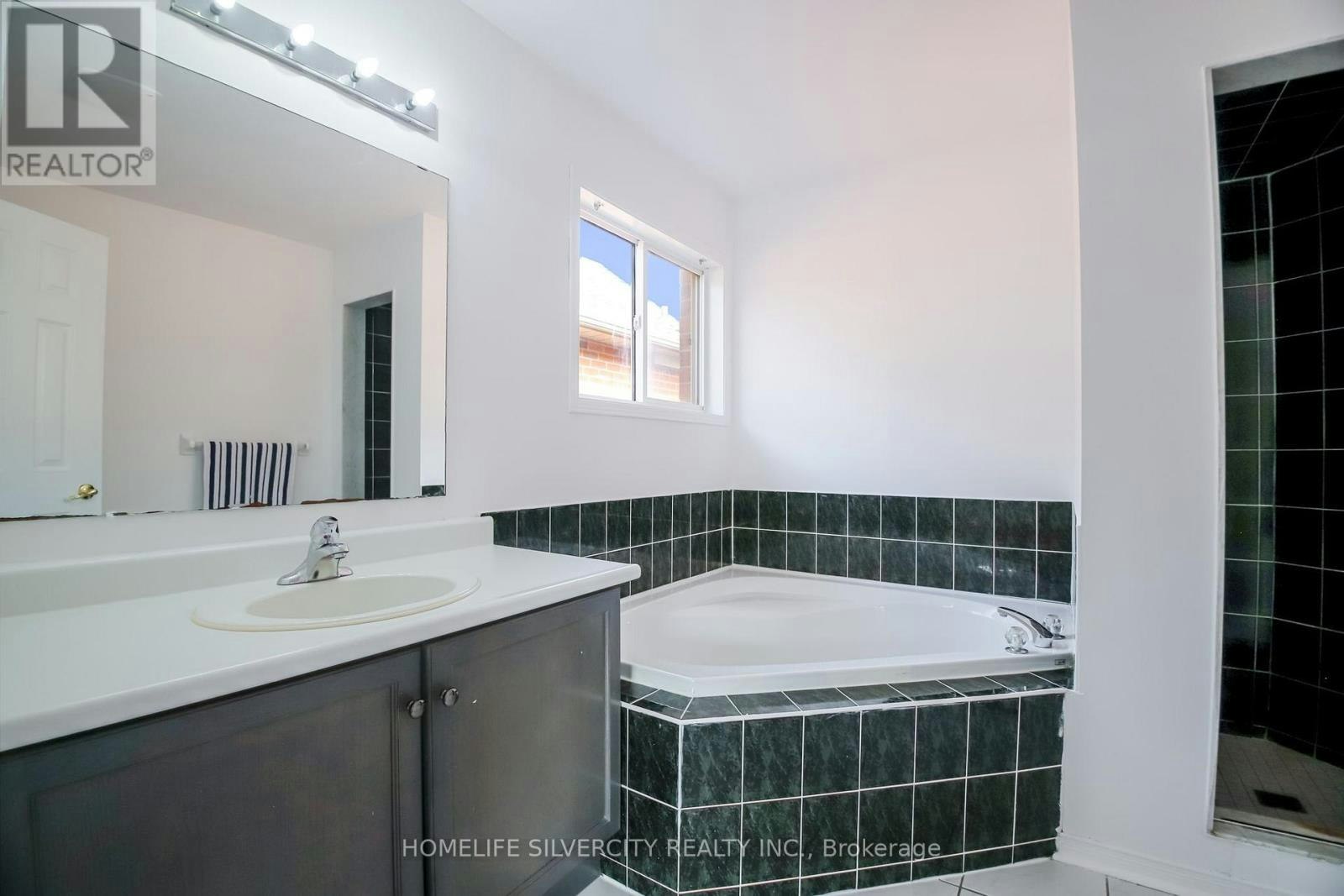 22 Meadow Glade Road, Brampton, ON, L6R 1Z7 - 28
