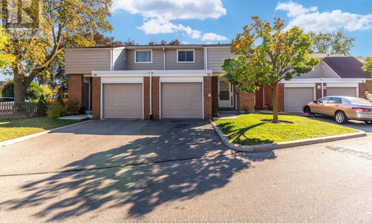 38-215 Mississauga Valley Boulevard