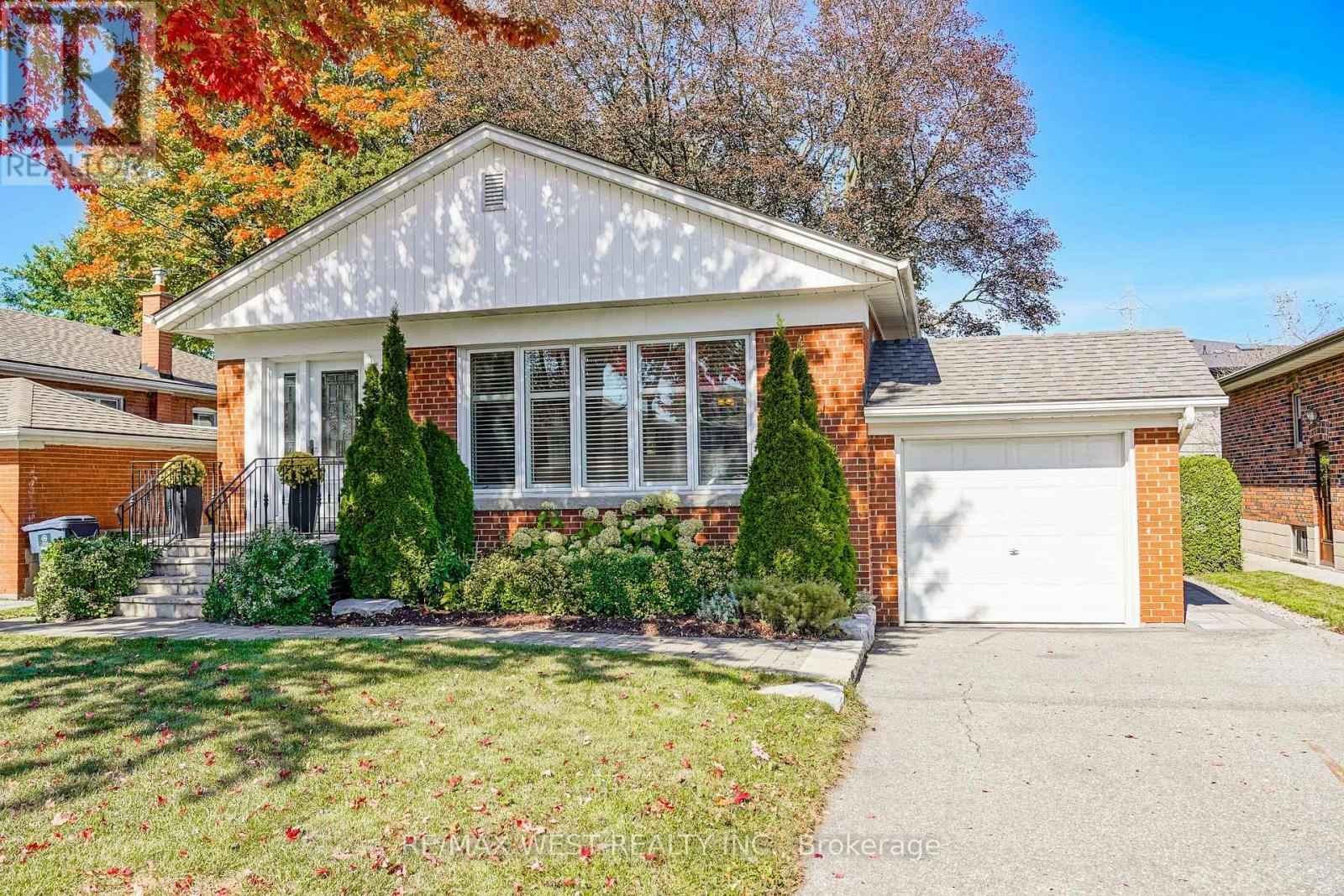 18 Nashland Avenue, Toronto, ON, M9B 2V4