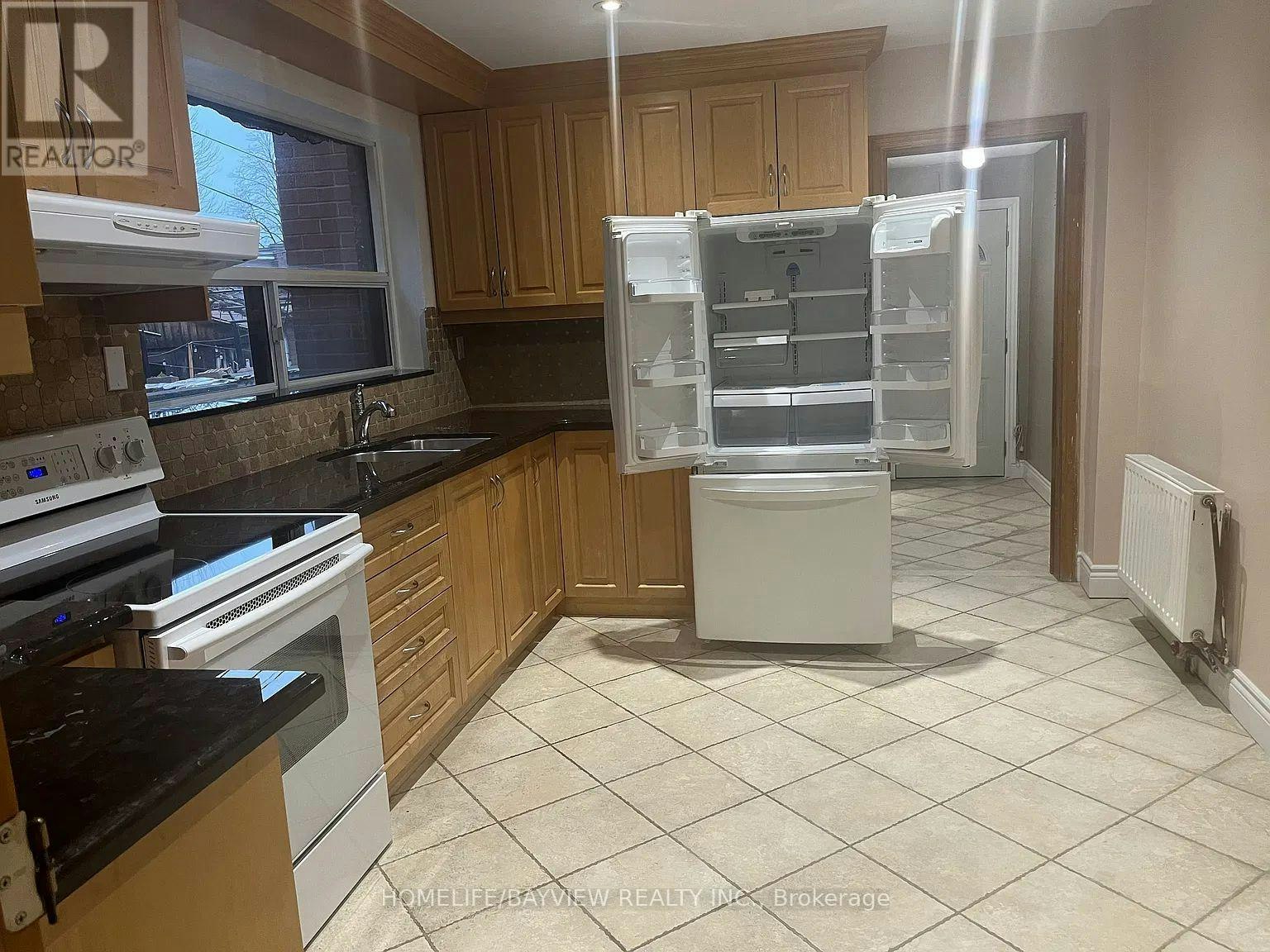 190 Campbell (Main Floor Avenue, Toronto, ON, M6P 3V4 - 2