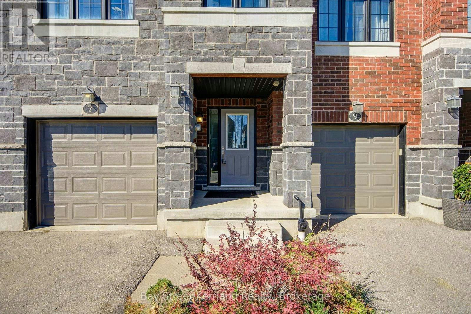 7 Sportsman Hill Street, Kitchener, ON, N2P 2N7 - 2