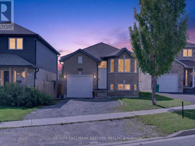 656 Clancy Crescent - 3