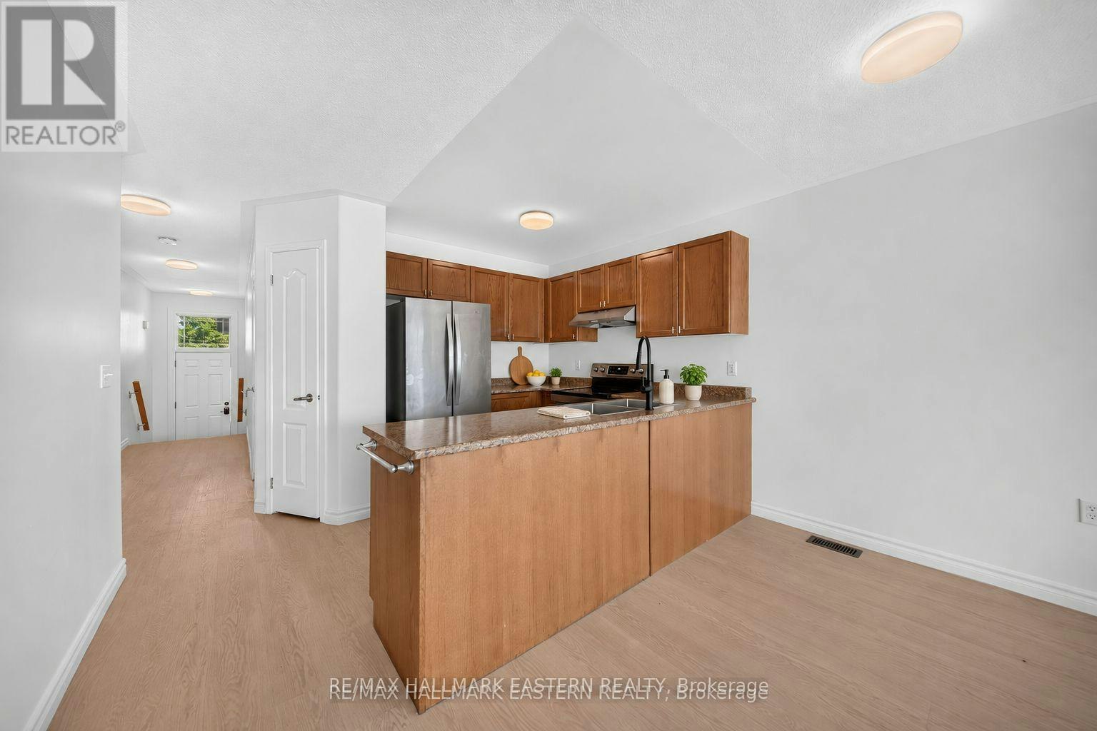 656 Clancy Crescent, Peterborough, ON, K9K 2S3 - 11